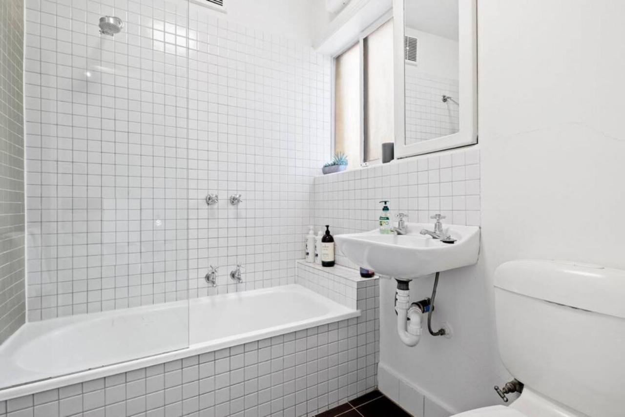Ground Floor One Bedroom In South Yarra Apartment